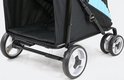 Onderstel van een zwarte hondenbuggy met vier wielen en een verstevigd frame.