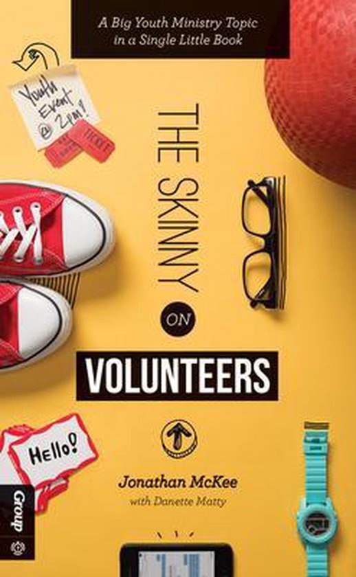 Een rood-wit gestreept boek met de titel "The Skinny on Volunteers" op een gele achtergrond. Rode sneakers, een bril en een horloge liggen erbij.