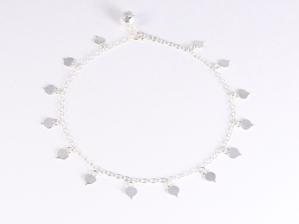 Fijne zilveren enkelband met hartjes