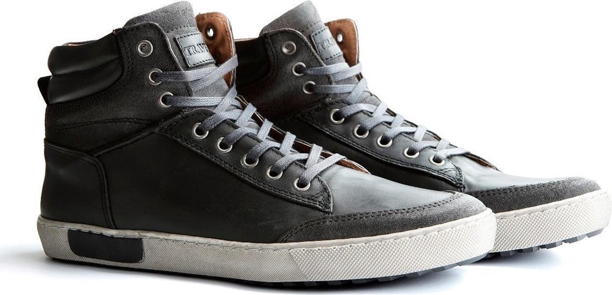 Travelin Aberdeen Zwart Sportieve halfhoge herenschoenen Leer - Schoenen.nl