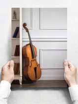 Wandbord: Cello in klassiek interieur met boekenkast - 30 x 42 cm