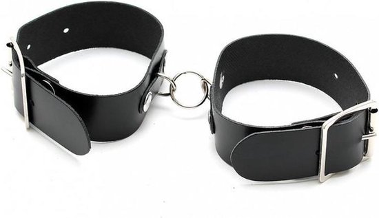 Manchettes en cuir simples avec anneau