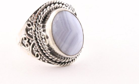 Bewerkte zilveren ring met blauwe lace agaat - maat 19