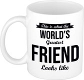 This is what the worlds greatest friend looks like cadeau koffiemok / theebeker 300 ml - verjaardag / bedankje / cadeau - tekst mokken