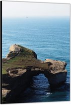 Dibond –Rotsen in de Zee– 30x40cm Foto op Aluminium (Wanddecoratie van metaal)