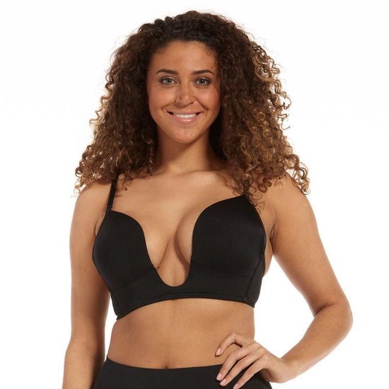 Zwarte plunge beha gedragen door een model met krullend haar.