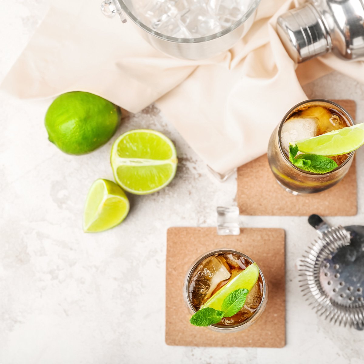 KitchenBrothers Cocktail Set - 24 delig - Inclusief Cocktail Shaker (750ml) - Compleet voor Cocktailbar - Zwart/Acryl - Cocktailset - BPA-Vrij - Met Receptenboekje - Cadeauverpakking — cadeau in Kookcadeaus - foto 4