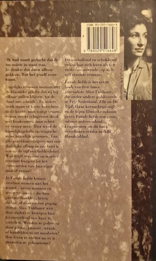 Achterkant boek "Fatale Liefde" met tekst en een foto van een vrouw.