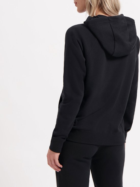 Zwarte Nike hoodie, achterkant met capuchon en raglanmouwen