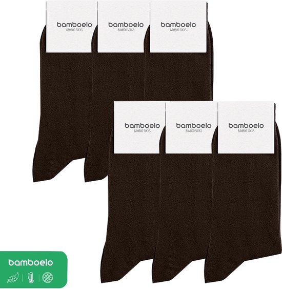 Zes bruine bamboesokken verpakt in paren met elk een kaartje met de tekst 'bamboelo BAMBOO SOCKS'.