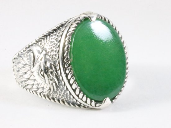 Zware bewerkte zilveren ring met jade - maat 20