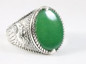 Zware bewerkte zilveren ring met jade - maat 22.5