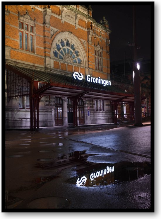 Midnacht op het spoor - Station Groningen - Fotoposter 50x70 met Lijst