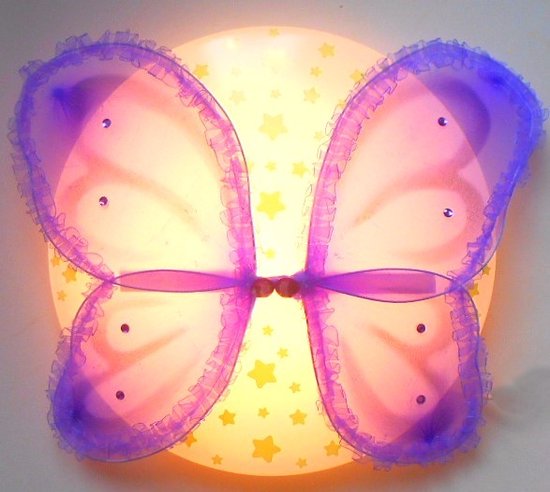 Plafonnier Funnylight avec un magnifique papillon en organza lilas et des étoiles qui brillent dans le noir