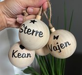 Kerstbal - Kerstbal met naam - houten kerstbal - houten kerstbal met naam - gepersonaliseerde kerstbal - hout van appel - houtvanappel