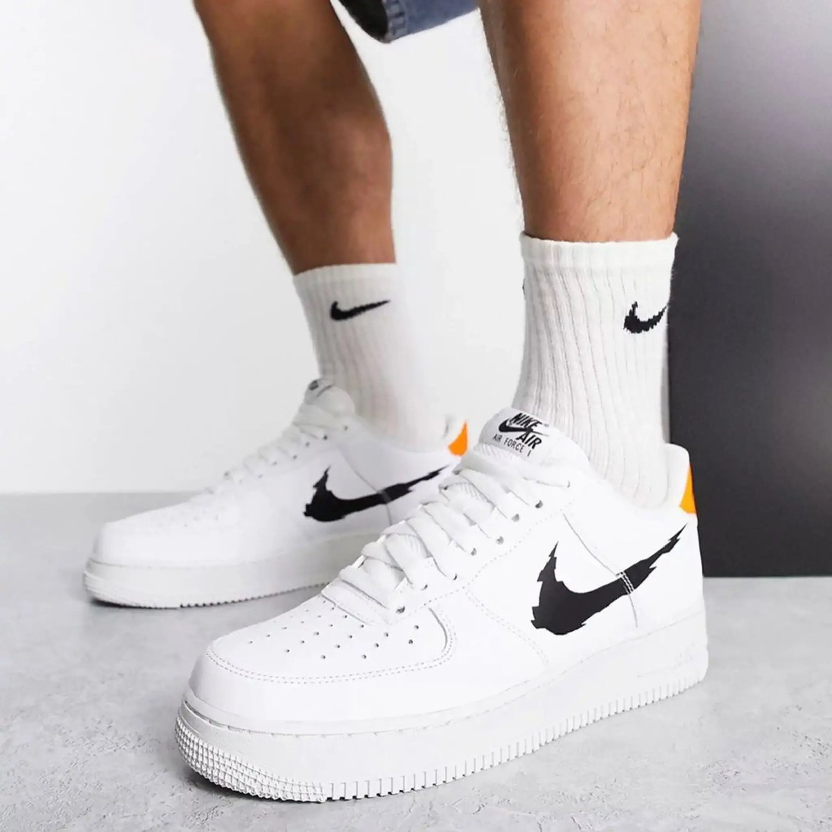 Nike Air Force 1 ‘ ‘ Glitch Swoosh Schoenmaat Oranje