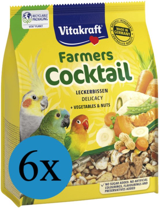 Gele verpakking van Vitakraft Farmers Cocktail met 3 vogels, groenten en noten. "6x" staat in een blauwe cirkel.