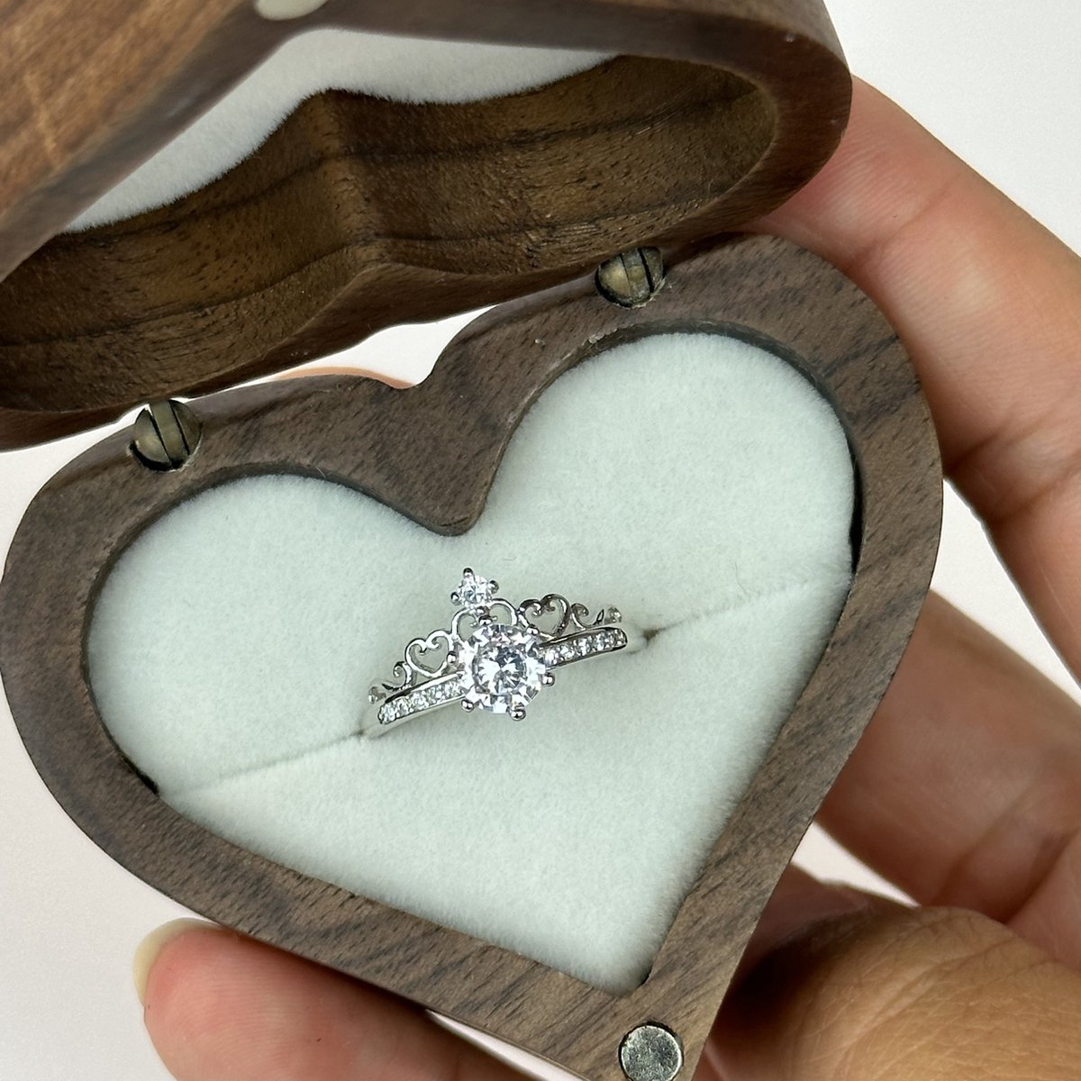 CouplesPicks Prinsessen Ring voor Haar - Verstelbaar in Maat & Betoverend Design - Gemaakt van 925 Zilver - Zirkonia Steen - Ring speciaal voor haar - Belofte Ring - Vriendschap Ring