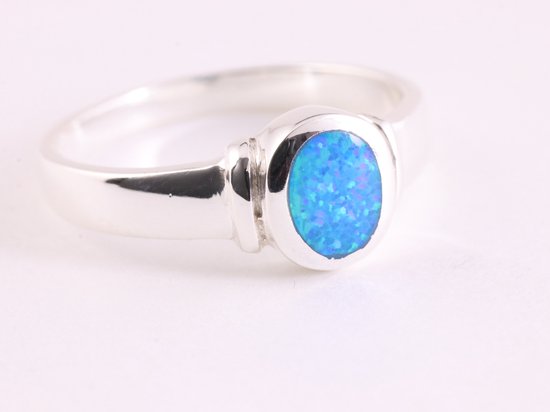Fijne hoogglans zilveren ring met Australische opaal