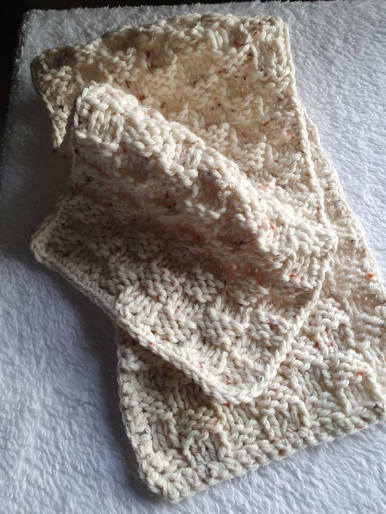 Sjaal-baby-winter-afm:21x80 cm-beige tweedlook-handgemaakt-(Sweet baby Bedstraw)