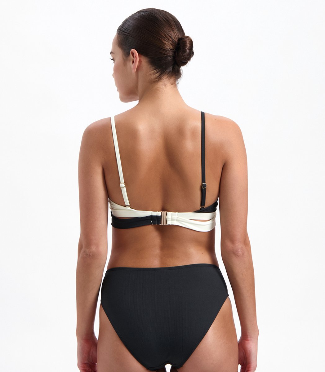 Beachlife Vanilla & Black twist bikinitop — afbeelding 4