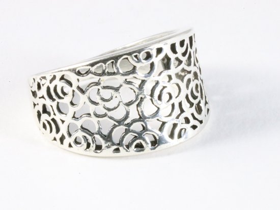 Opengewerkte zilveren ring met bloemen patroon - maat 20