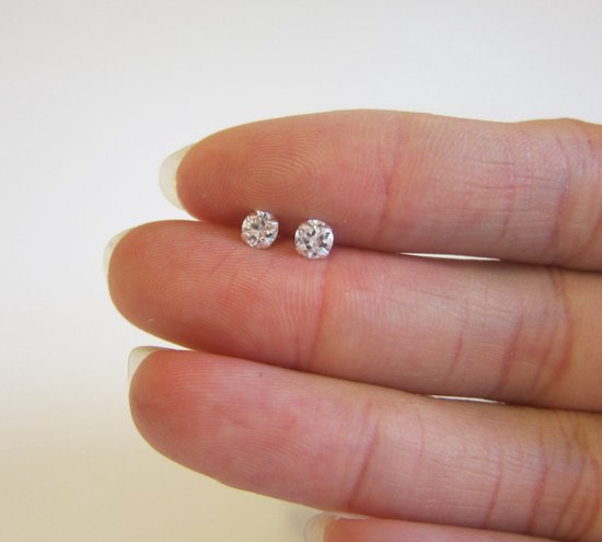 Zilver oorknoppen met Moissaniet diamant - 925 sterling - 4mm - Moissaniet - diamant - Oorbellen met steen - - Infinite