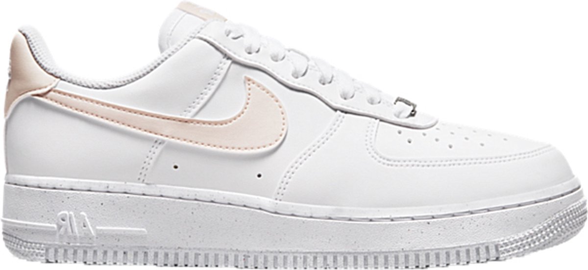 Nike air force wit roze hotsell