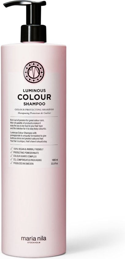 Lichtroze fles 'Luminous Colour Shampoo' met zwarte pomp, staand op witte achtergrond.