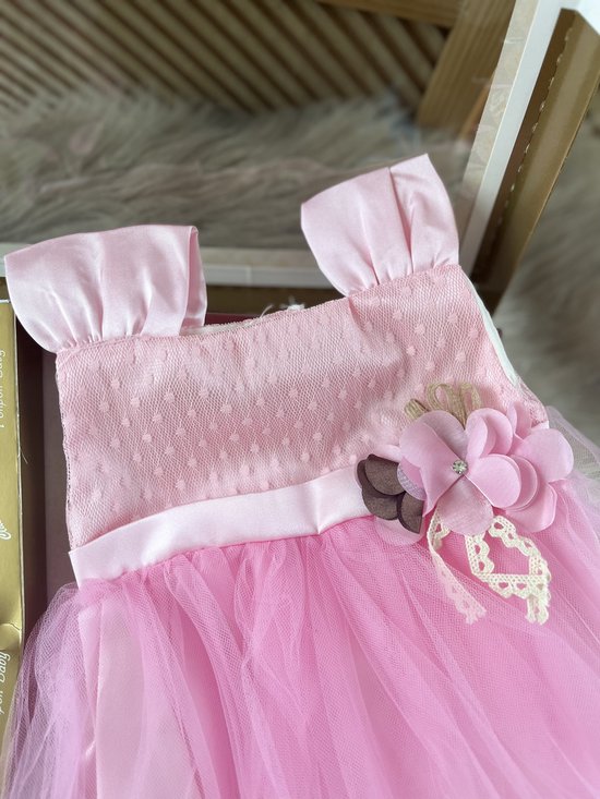 luxe feestjurk-bruidsjurk-Baby jurk-doopjurk -doopkleedje-onderhemd-haarband-schoentjes- new born-geschenkset -geschenkdoos-kraamcadeau-fotoshoot newborn-doopsel-4 delige set-fluo roze kleur-maat 56/62 (0 tem 4 maanden) van LUXE. — afbeelding 2