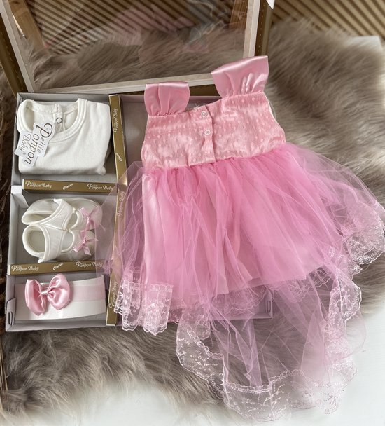 luxe feestjurk-bruidsjurk-Baby jurk-doopjurk -doopkleedje-onderhemd-haarband-schoentjes- new born-geschenkset -geschenkdoos-kraamcadeau-fotoshoot newborn-doopsel-4 delige set-fluo roze kleur-maat 56/62 (0 tem 4 maanden) van LUXE. — afbeelding 3