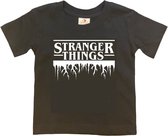 STRANGER THINGS T-shirt Zwart met Witte Opdruk (maat 98/104)