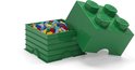 Een open groene LEGO opbergdoos gevuld met veelkleurige stenen, met de deksel (een groene 4-noppen LEGO-steen) ernaast.