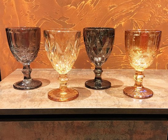 Wijnglas Luminarc op blauwe steel en voet | What's New Today