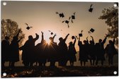 Tuinposter – Studenten - Geslaagd - Zonsondergang - 75x50 cm Foto op Tuinposter (wanddecoratie voor buiten en binnen)