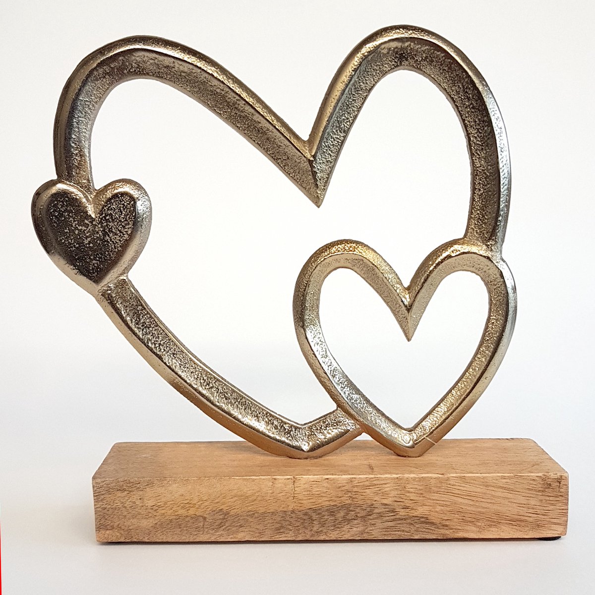 2 Harten op een houten voet - Goud / bruin - 19 x 5 x 19 cm hoog.