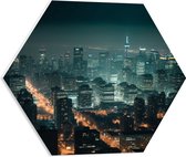 PVC Schuimplaat Hexagon - Stad - Gebouwen - Lichten - Avond - 50x43.5 cm Foto op Hexagon (Met Ophangsysteem)