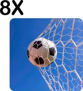 BWK Luxe Placemat - Voetbal in het Net van het Goal - Set van 8 Placemats - 50x50 cm - 2 mm dik Vinyl - Anti Slip - Afneembaar