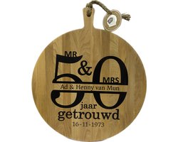 serveerplank - 50 jaar getrouwd - 40 cm - gepersonaliseerd cadeau - hout