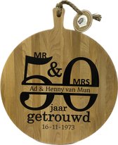 Creaties van Hier - serveerplank - 50 jaar getrouwd - 35 cm - gepersonaliseerd cadeau - hout