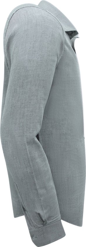 Zijaanzicht van een grijs slim fit overhemd met lange mouwen, kraag open.
