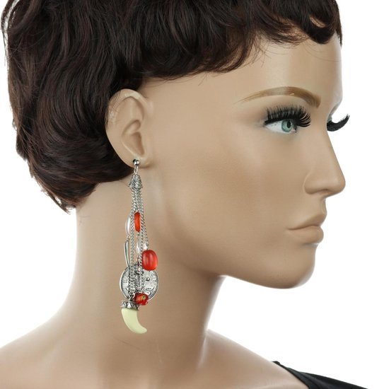 Behave Boucles d'oreilles couleur argent avec pendentifs et dent rouges