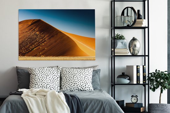 Les couleurs des dunes dorées sous le ciel bleu dans le parc du Namib-Naukluft Toile 140x90 cm - Tirage photo sur toile (Décoration murale salon / chambre)