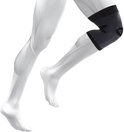 Zwarte compressie kniebrace met grijze strepen, gedragen door een anatomische pasvorm op een mannequin.