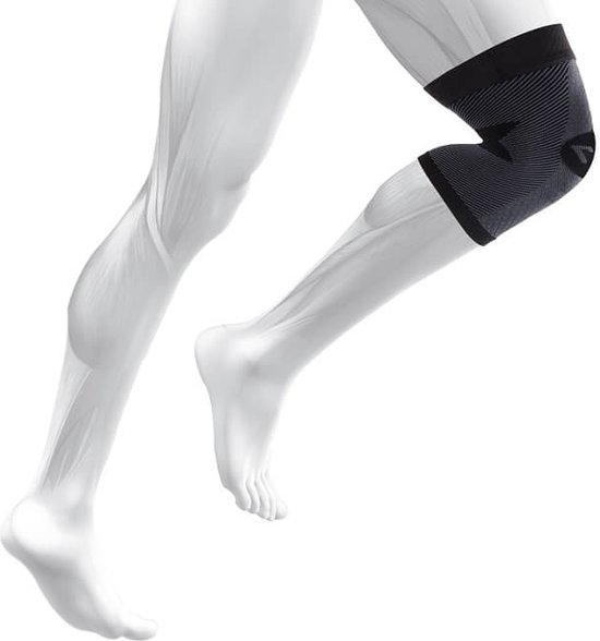Zwarte compressie kniebrace met grijze strepen, gedragen door een anatomische pasvorm op een mannequin.