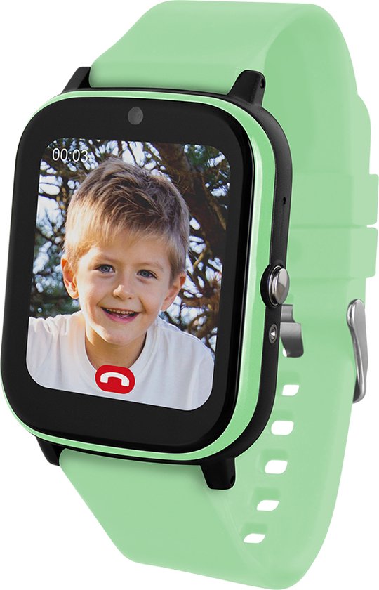 Lichtgroene smartwatch met zwart display, toont een lachende jongen en een rode oproepknop.