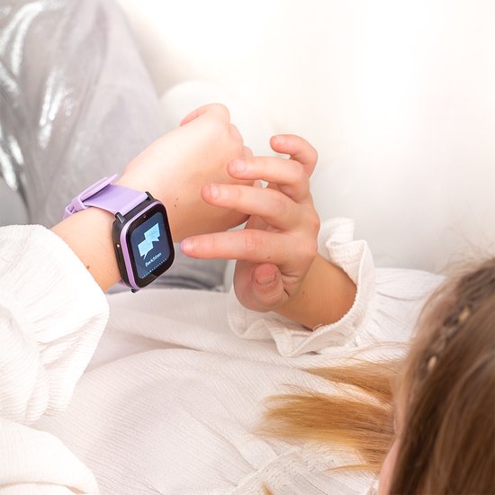 One2track Connect NEXT paars | GPS horloge voor kinderen | Bekijk de locatie van je kind. Stel veilige zones in. En videobellen met de leukste smartwatch voor kinderen