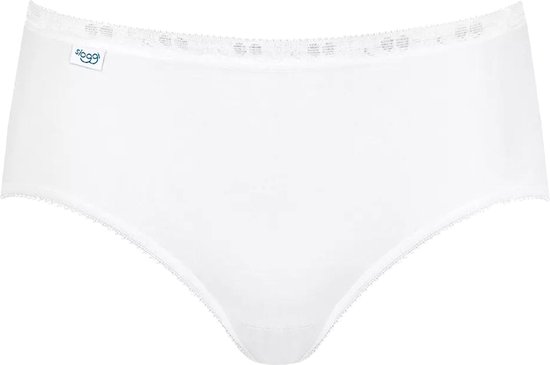 Witte Sloggi dames midi slip van katoen met kantrandje aan de tailleband en beenopeningen.
