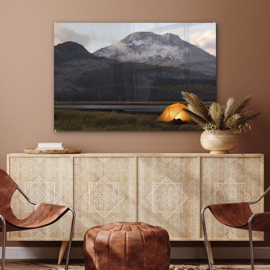 MuchoWow® Peinture sur verre 120x80 cm - Peinture sur verre acrylique - Une tente jaune dans une zone de montagne - Photo sur verre - Peintures
