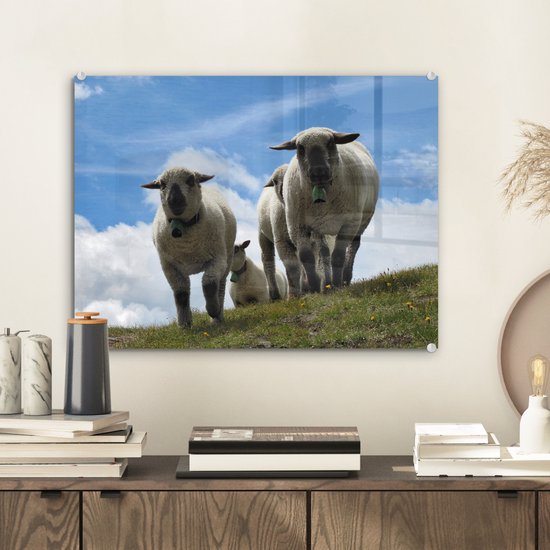 MuchoWow® Glasschilderij 40x30 cm - Schilderij acrylglas - Schapen - Berg - Alpen - Foto op glas - Schilderijen